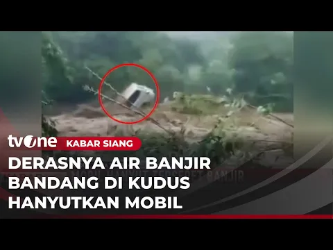 Banjir Bandang di Wilayah Kudus Menyeret Unit Mobil Warga