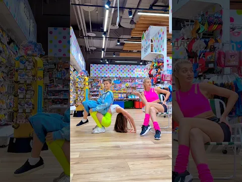 🤸‍♀️=🪑 #familyfirst #flexibility @Belitskay @yana.chirkina