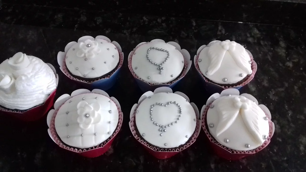 RECEITA DE CUPCAKES DECORADOS PARA BATIZADO