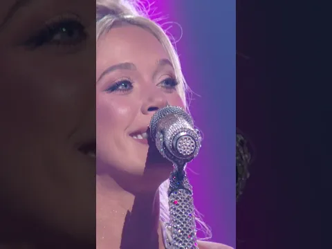 Megan Moroney performs “6 Months Later” at the 2025 #VMAs