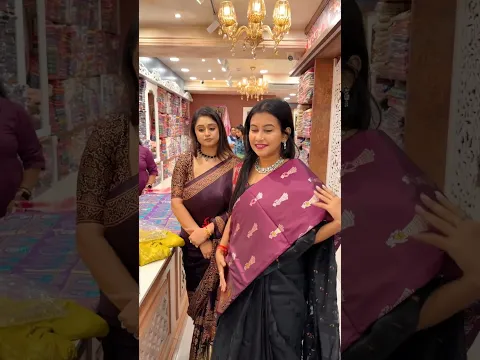 প্রিয় মানুষের কাছ থেকে শাড়ি উপহার পেলে আর কি চাই 😍