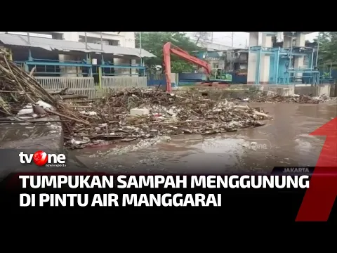Tumpukan Sampah di Pintu Manggarai Mulai Dikeruk untuk Cegah Banjir