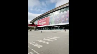 مشجع يبكي امام مقر نادي برشلونه بسبب خبر رحيل ميسي حالات واتساب حزينه ستوري حزين  مشجع يبكي امام مقر نادي برشلونه بسبب خبر رحيل ميسي حالات واتساب حزينه ستوري حزين