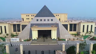 جامعة النهضة بتقرب المسافة عليك بأكبر أسطول لنقل الطلاب الي الجامعة دندنها