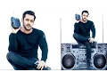 Download Lagu Salman Khan Posing With A Radio To Promote  His First Song From Tubelight