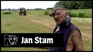 Download Opnieuw op bezoek bij Jan Stam! | Man bijt hond MP3