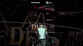 وغلاوتك وحلاوتك والشوق اللى مالهوش حدود 