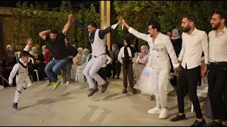 لولا لطف الله كان راح الصبي هوي وطاير عن الأرض بالدبكة إذا ما استمتعت وتعلمت شيل المتابعة            دندنها
