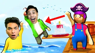 تحدي بيني وبين صديقي ام كامل علي الصعود علي اكبر كيكه في العالم مع صديقي Garry S Mod 