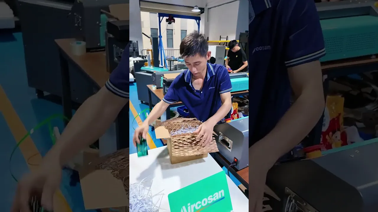 Evite descarregar papelão reserva a preços baixos para recicladores. Um triturador-expansor de papelão reaproveita papelão restante em papel de amortecimento útil.