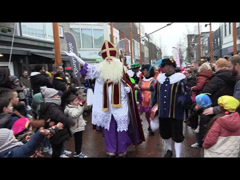 Video Beelden van de sinterklaasintocht in Delfzijl uit 2024, gepubliceerd door Videograaf Walter. De video toont een eerdere editie.