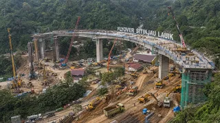 LUAR BIASA KEJAR TARGET !!! Pemerintah Mendatangkan Alat Tambahan Untuk Pengerjaan FLYOVER 