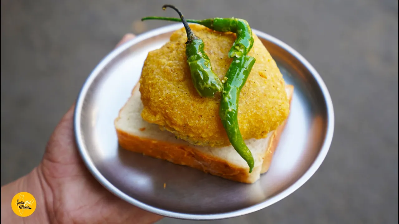 Kolhapur Famous Biggest Deepak Bread Vada Making Rs. 25/- Only l Kolhapur Street Food