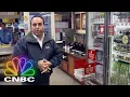 Download Lagu THIS BILLIONAIRE OWNS A CHAIN OF GAS STATIONS | Blue Collar Millionaires
