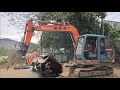 Lagu Female mechanic:Completely disassembling the moving parts of an excavator with an oil leak – a diffi
