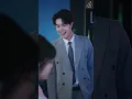 冰山总裁向来不近女色，谁料新来的服务员女孩竟直接大胆强吻了他！所有人都以为她死定了，没想到男人不仅不生气，下一秒还直接把她带回房间狠狠宠爱！#短剧 #drama #甜宠