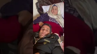احمد شيبه وهو يجلس علي رجل امه        دندنها