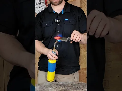 I wish action movies didn't get this detail wrong... Featuring the Razor Tek by Cold Steel!