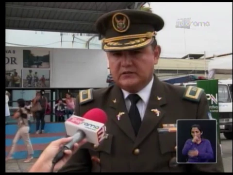 Entregan bonos escolares a hijos de policías fallecidos