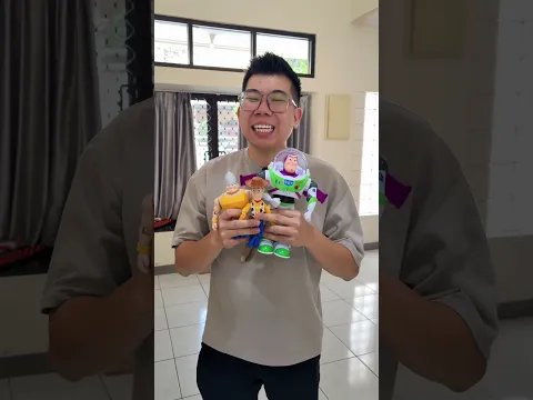 Adek pecinta toy story