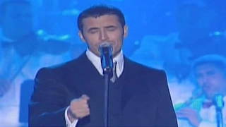 القيصر كاظم الساهر رائعة تعبت فخامة الاداء و روعة الاحساس مهرجان الدوحة 2000 