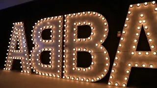 رحلة إلى ماض  بر اق    معرض لفرقة  أبا  السويدية في مدينة مالمو السويدية  دندنها