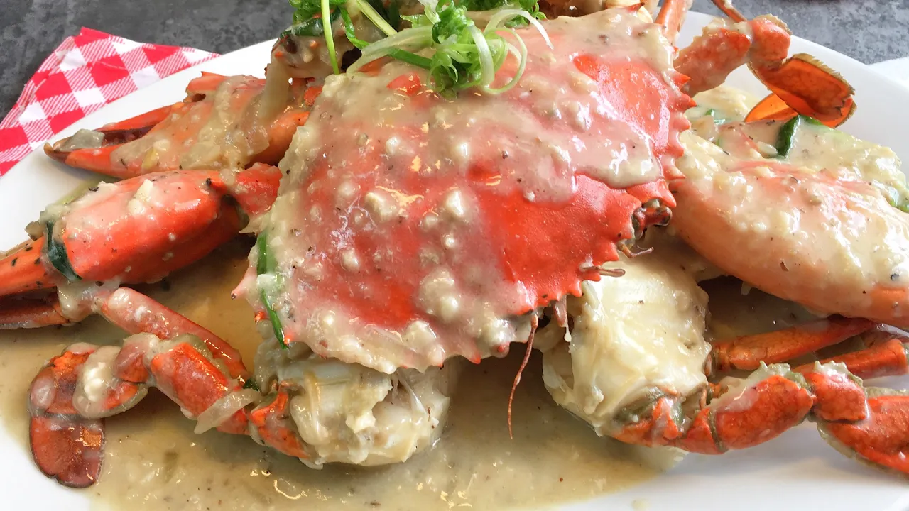 Forget Black Pepper Crabs. Try this Garlic White Pepper Crab!  Singapore Zichar Crab Recipe