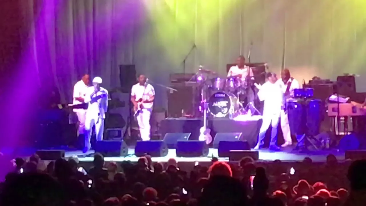 Maze featuring Frankie Beverly-Running Away