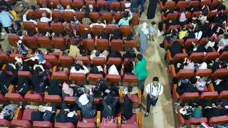 طفل موهوب يغني اغنية املؤوا الدنيا ابتساما للفنان الكبير أيوب طارش دندنها