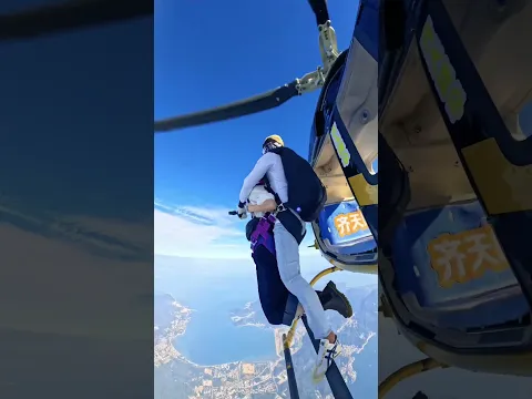 Would you try this !! π» #skydiving