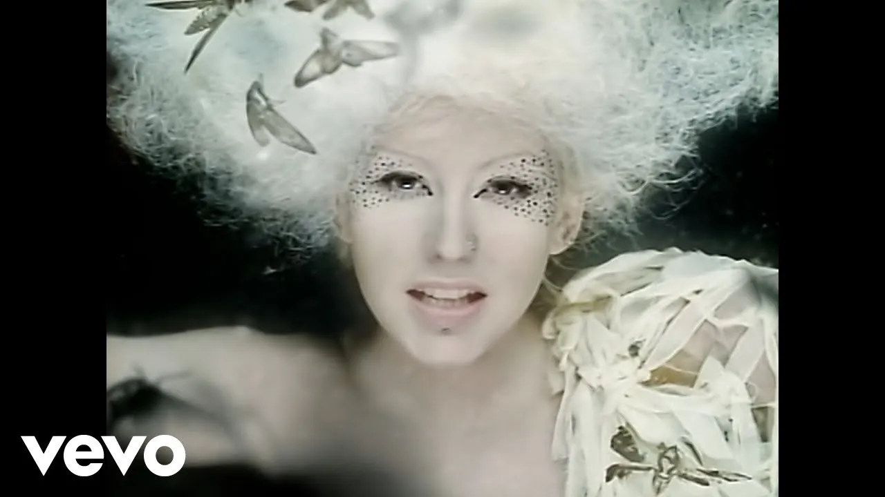 Christina Aguilera - Fighter (Official HD Video) Christina Aguilera - Fighter (Official HD Video)