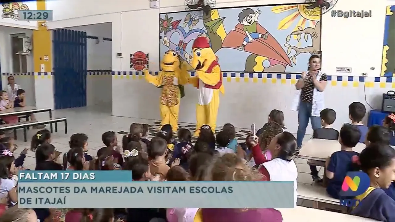 Mascotes da Marejada visitam escolas de Itajaí