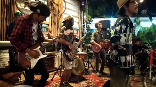 Download three little birds by BOB MARLEY.  cover by BROTHER WOW project live perform  Mr garage cafe MP3