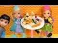 Download Lagu CAFETERIA ! Elsa and Anna toddlers - lunch - Barbie