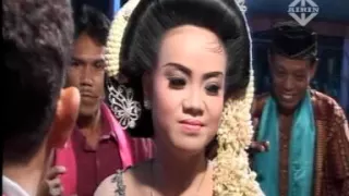 sri huning nonton tayub madyo laras