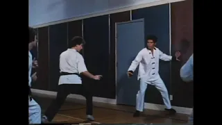 سکانسی از فیلم وسعت مرگ بعد مرگ دوبله فارسی1978بازیگران جیم کلی جورج لازنبی 