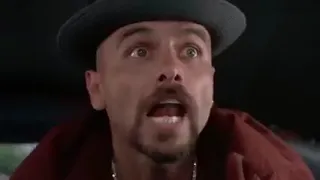 فلم طفل صغير خارج من المنزل 