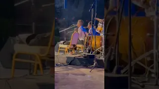 أركسترا السلام تعزف من أجل السلام وتحيي الموسيقى بأرواحنافن راق يجمع بين الأصالة والتجديد 