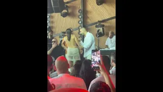 צפו הכלה שהטריפה את הזמר עומר אדם החתונה הכי משוגעת של הזמר עם הכלה שאיבדה את זה לגמריי 