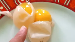 عندى فرخه بتبيض بتضين حاجه اول مره اشفها فى حياتى 