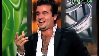 سامو زين مش قادر يمسك نفسو من الضحك مسخره 