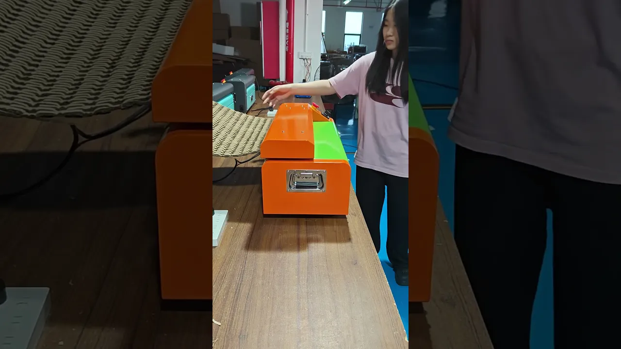 Every waste box has a second life.Our cardboard shredder unlocks it.Pull apart — soft, elastic