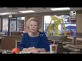 Download Lagu Willy en Max - Uit eten met moeder | LUCKYTV (2016)