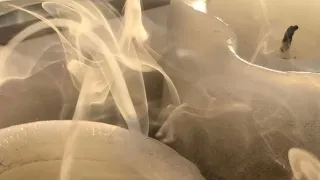                              عينكي لون السما بالليل                          دندنها