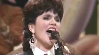 Linda Ronstadt - La Charreada 1989 live performance