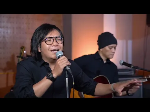 Download MP3 ARI LASSO Ft. ANDRA RAMADHAN - 'MENGEJAR MATAHARI\