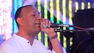 العندليب    العين يانور العين   عيش الحياة بالحب دندنها