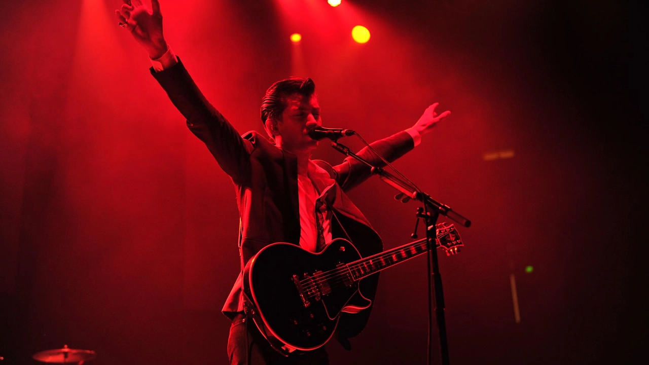 Arctic Monkeys - Dancing Shoes @ Not So Silent Night 2013 - HD 1080p