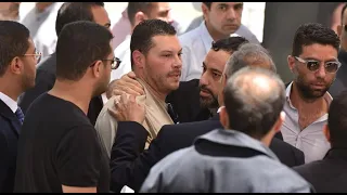 انه  يار أسرة الفنان هاني شاكر لحظة وصول جن  ا زته دندنها