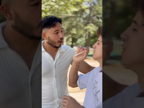 ‏مين عنده هيك رفيق 🤦🏻‍♂️😅￼